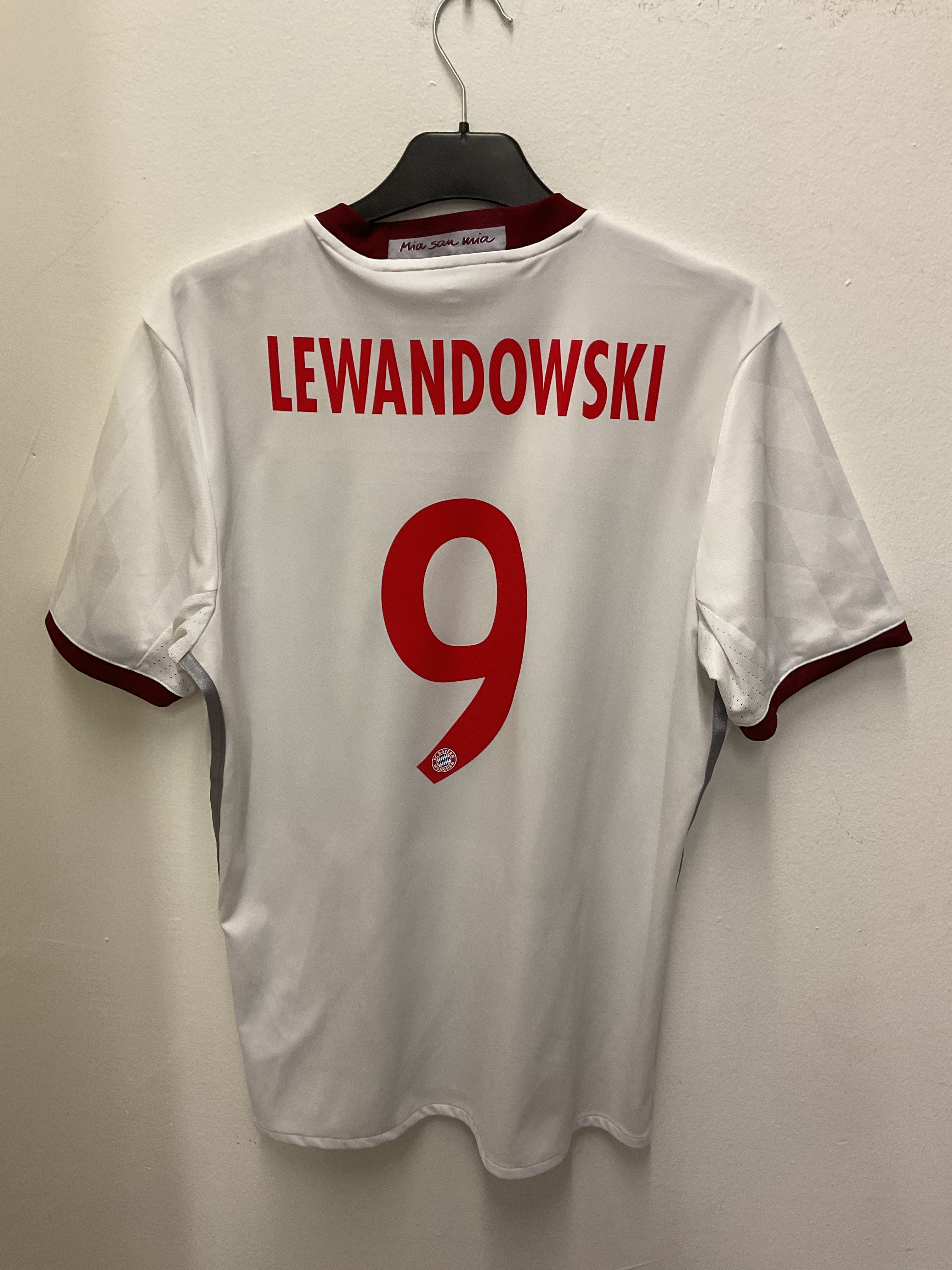 Bayern Munchen Third 16/17 Lewandowski 9