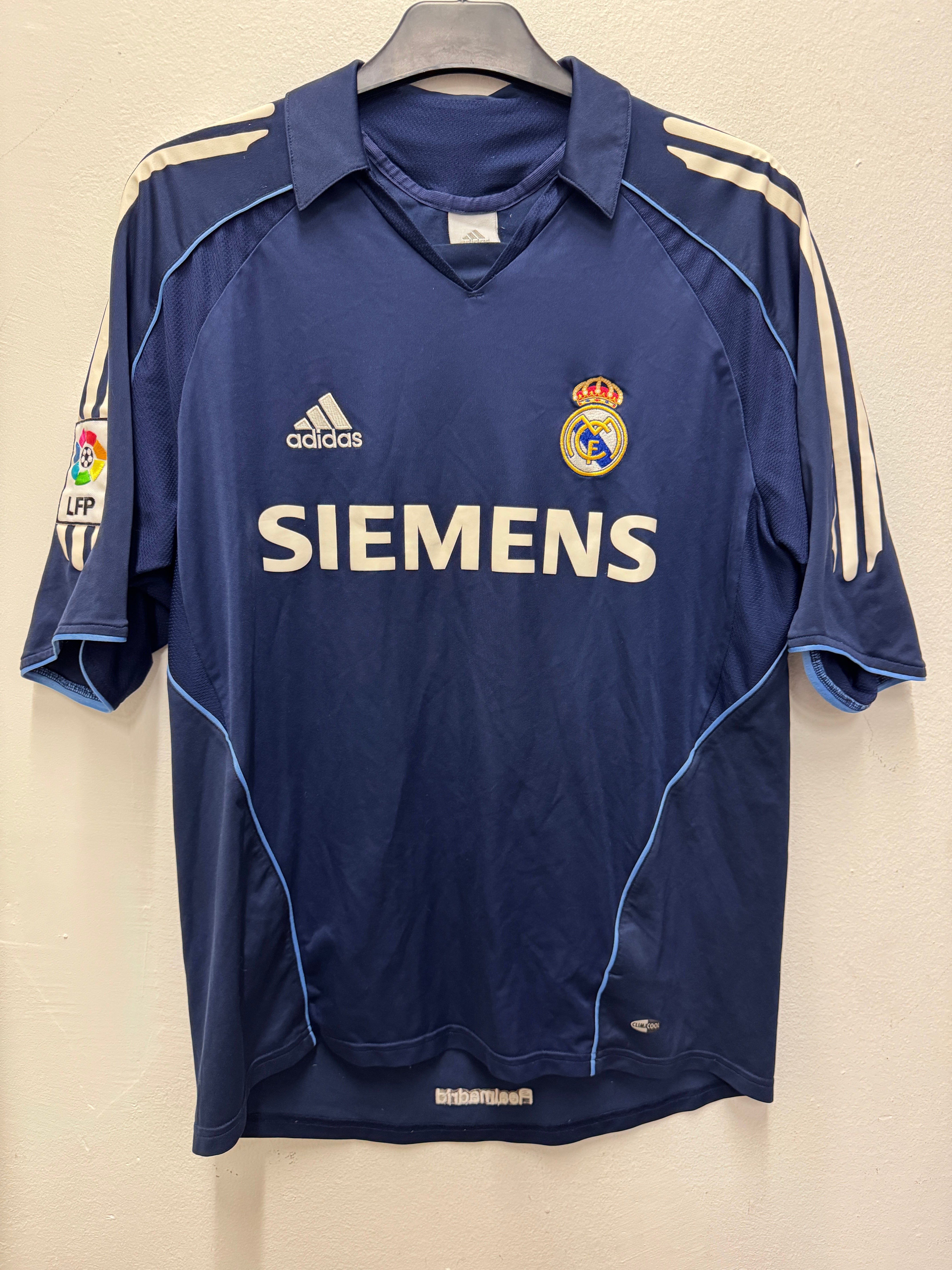 Real Madrid Away 05/06 i.Helguera 6