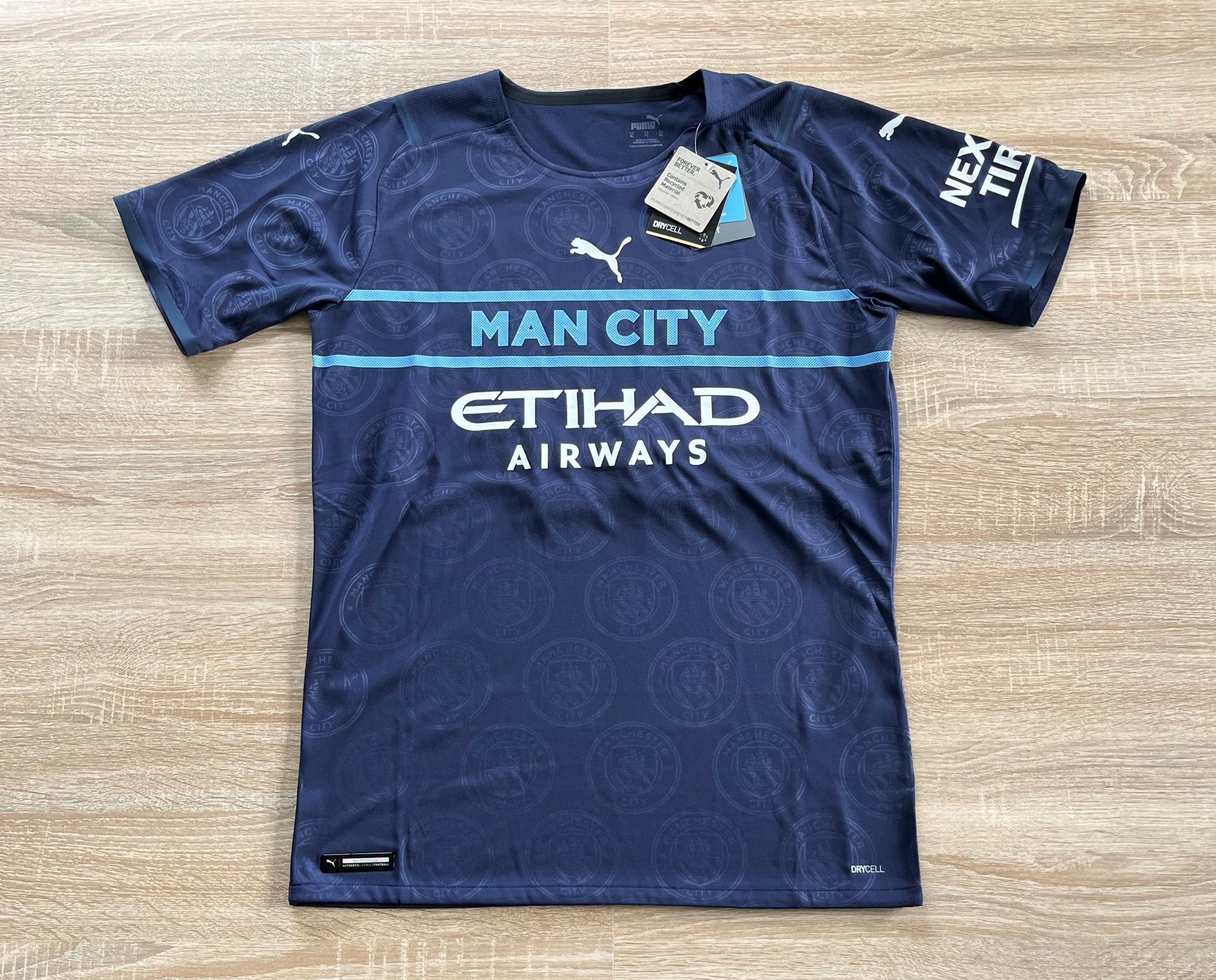 Manchester City Third Shirt from 2021-2022: Player Spec, Worn by Foden with the number 47, this jersey signifies Manchester City's alternate kit during the 2021-2022 season. With its distinctive design and player-specific features, it captures both the team's style and Foden's individuality on the field.